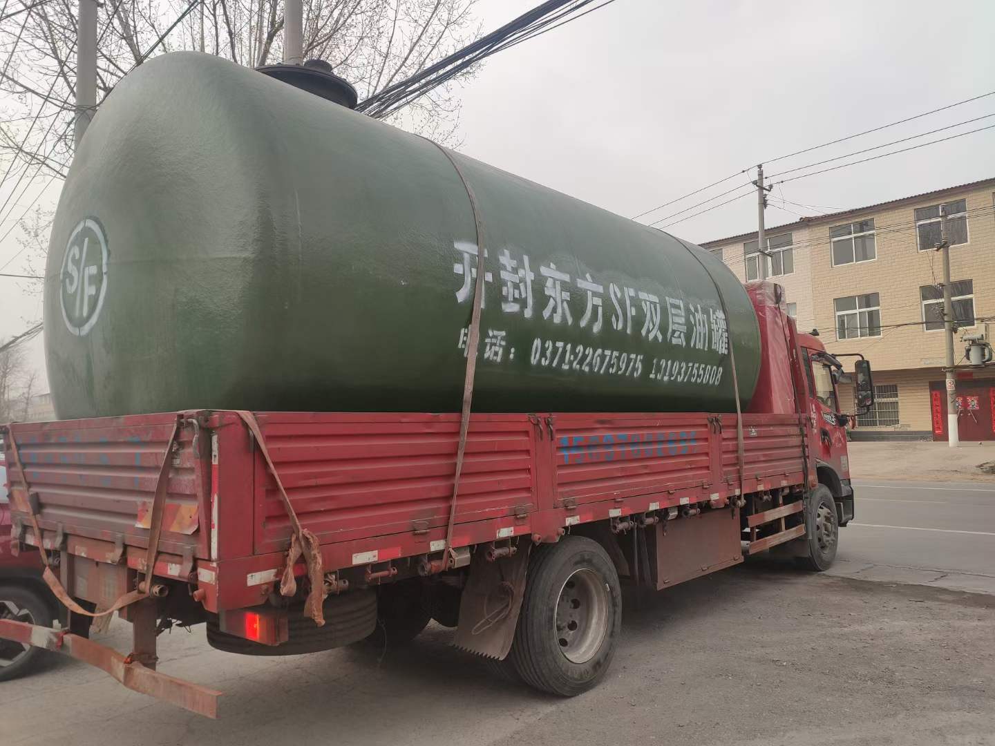 加油站专用双层油罐，加油机设备发往栾川