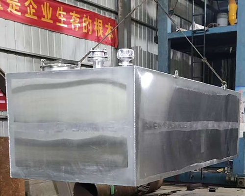 矩形油箱
